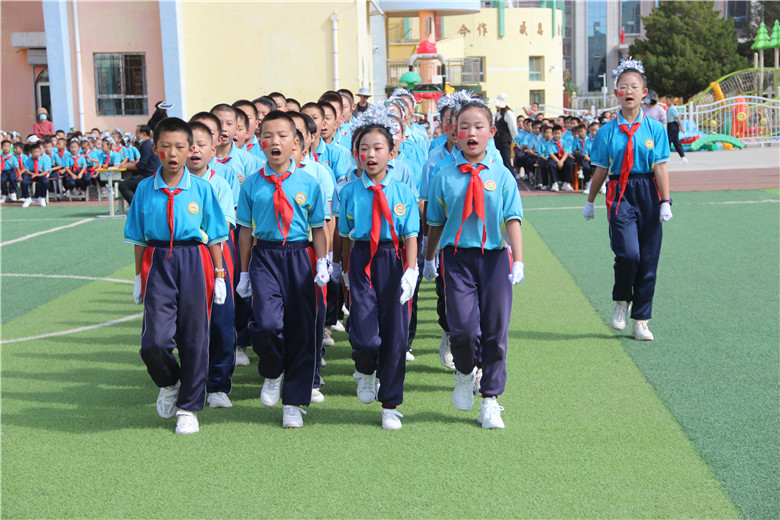 图片报道高台县国庆小学举办2022年秋学期队列队形暨广播操比赛