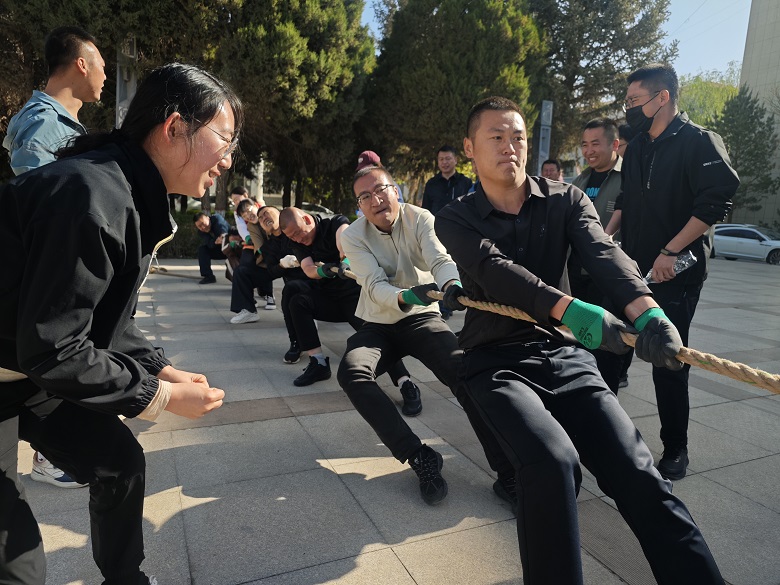 凝心聚力谋发展 趣享运动展风采——南华镇举开云游戏官网办“庆五一・迎五四”干部职工趣味运动会(图2)