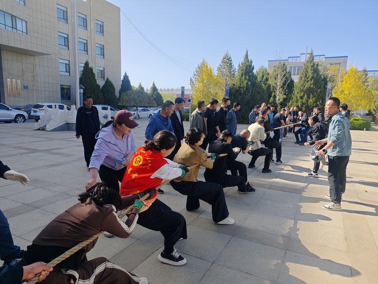 凝心聚力谋发展 趣享运动展风采——南华镇举开云游戏官网办“庆五一・迎五四”干部职工趣味运动会(图3)