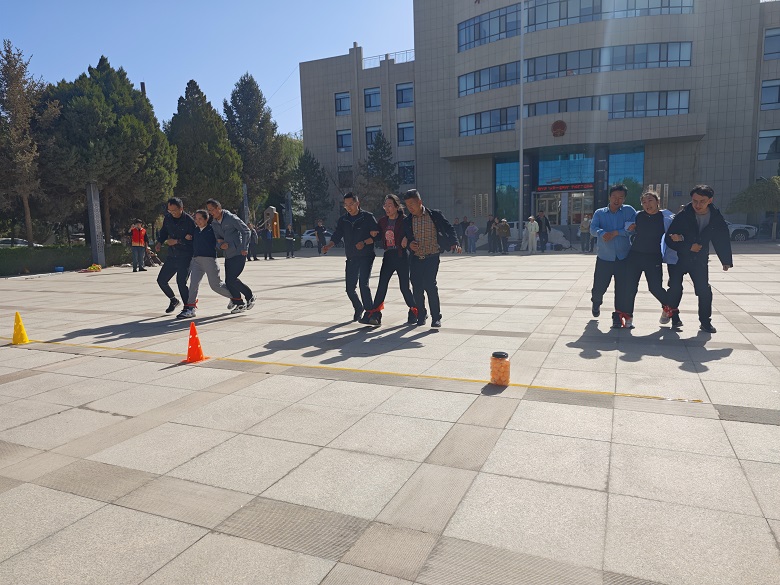 凝心聚力谋发展 趣享运动展风采——南华镇举开云游戏官网办“庆五一・迎五四”干部职工趣味运动会(图4)