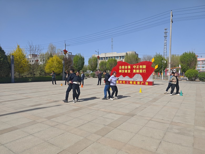 凝心聚力谋发展 趣享运动展风采——南华镇举开云游戏官网办“庆五一・迎五四”干部职工趣味运动会(图5)