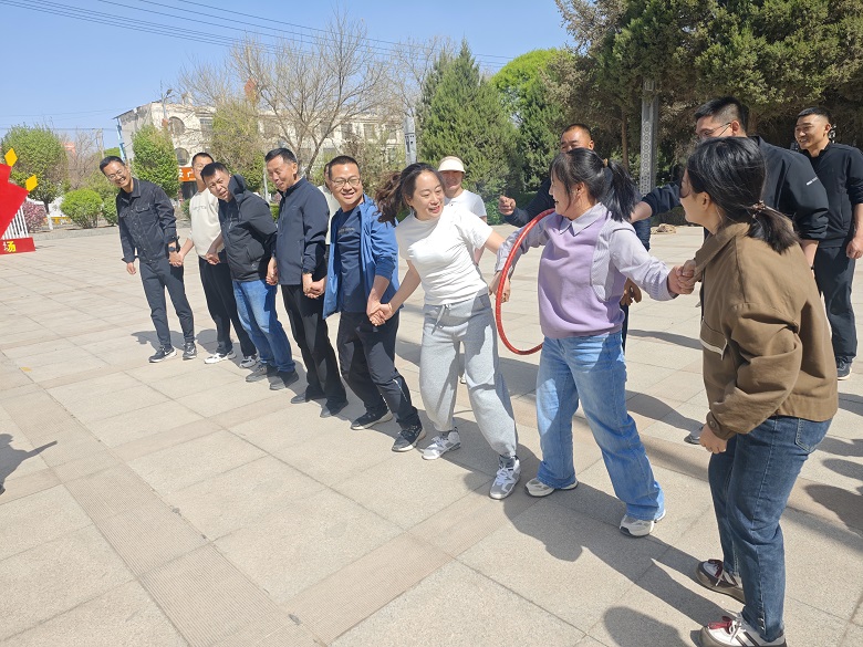 凝心聚力谋发展 趣享运动展风采——南华镇举开云游戏官网办“庆五一・迎五四”干部职工趣味运动会(图9)