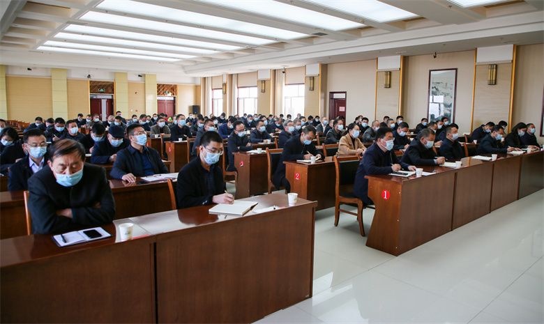 杨建平,杨红光,向钧等县四班子领导参加会议.